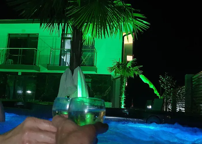 Къща за гости Луксозна вила Kraymorie